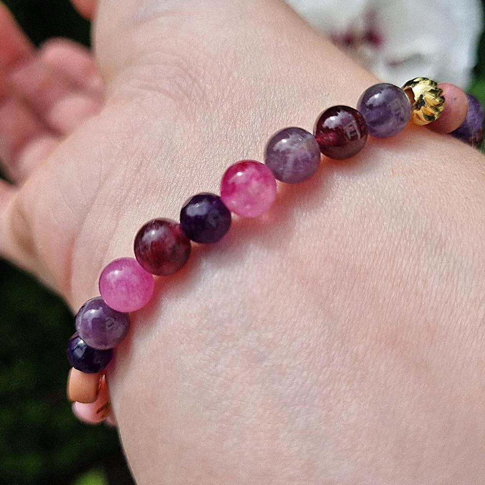 Edelsteinarmband mit Buchstaben